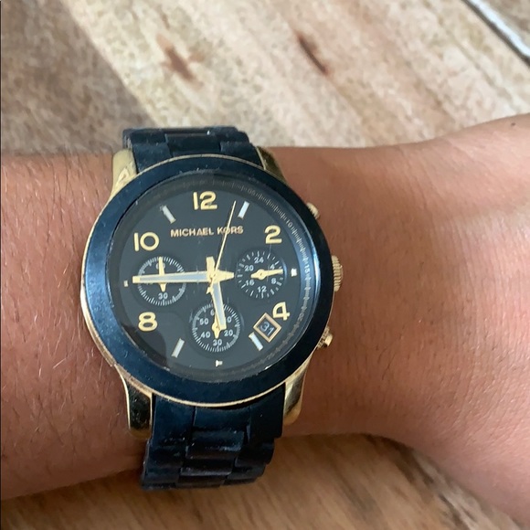 Michael Kors Black Catwalk Watch - Picture 2 of 3